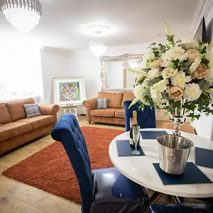 Ridley House Apartment